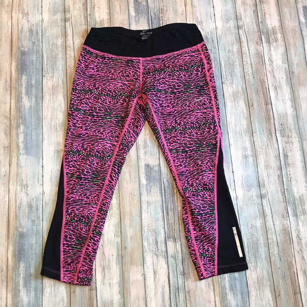 🔥Nike Dri-Fit Printed Cropped Pants Size Medium - Picture 1 of 4